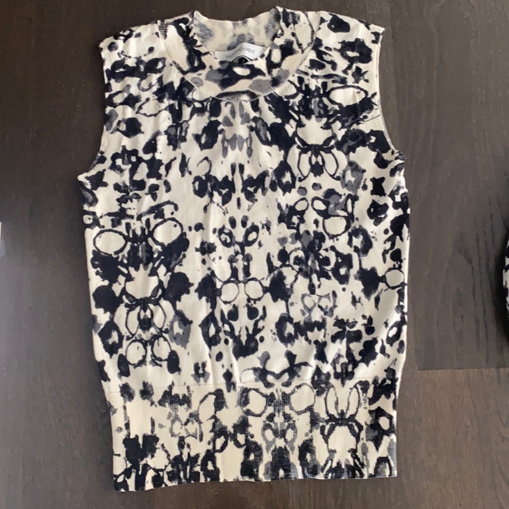 Sleeveless Yvs Saint Laurent cashmere sweater